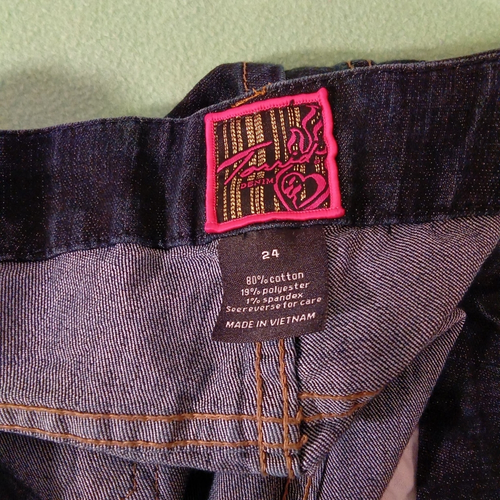 Torrid Flamming Heart Jeans - Picture 7 of 7